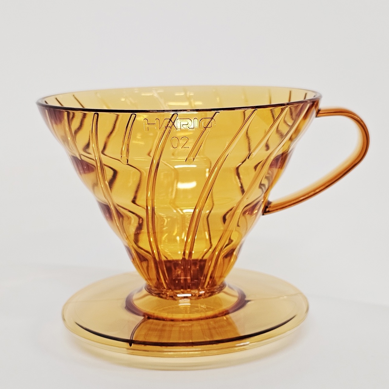 Hario plastový dripper na kávu V60-02 oranžový