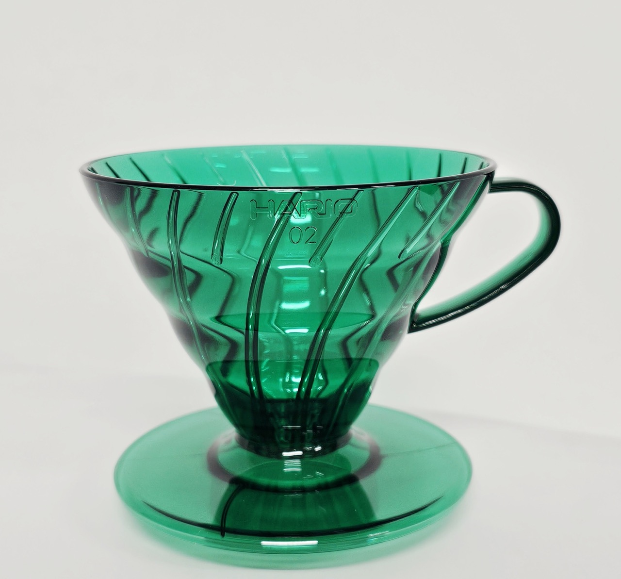 Hario plastový dripper na kávu V60-02 zelený