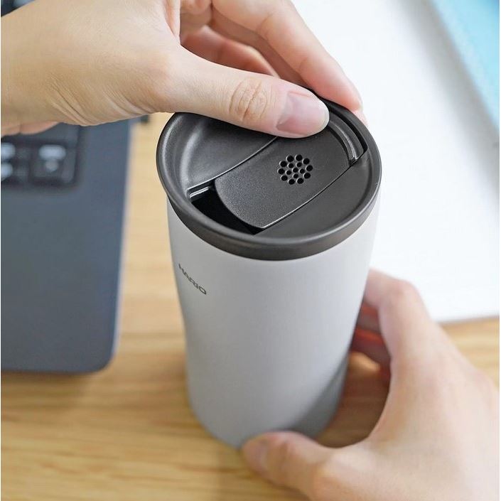 Hario termo hrnek s víčkem 300 ml šedý