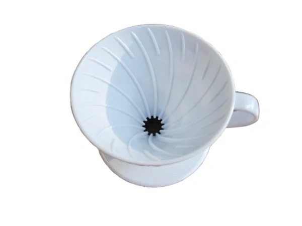 Hario keramický dripper na kávu V60-02 bílý
