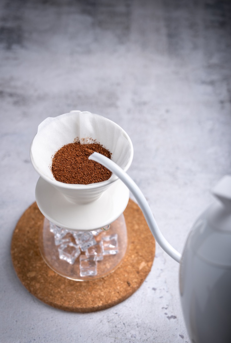 Hario plastový dripper na kávu V60-01 bílý