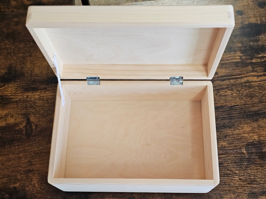 Dřevěná dárková truhla