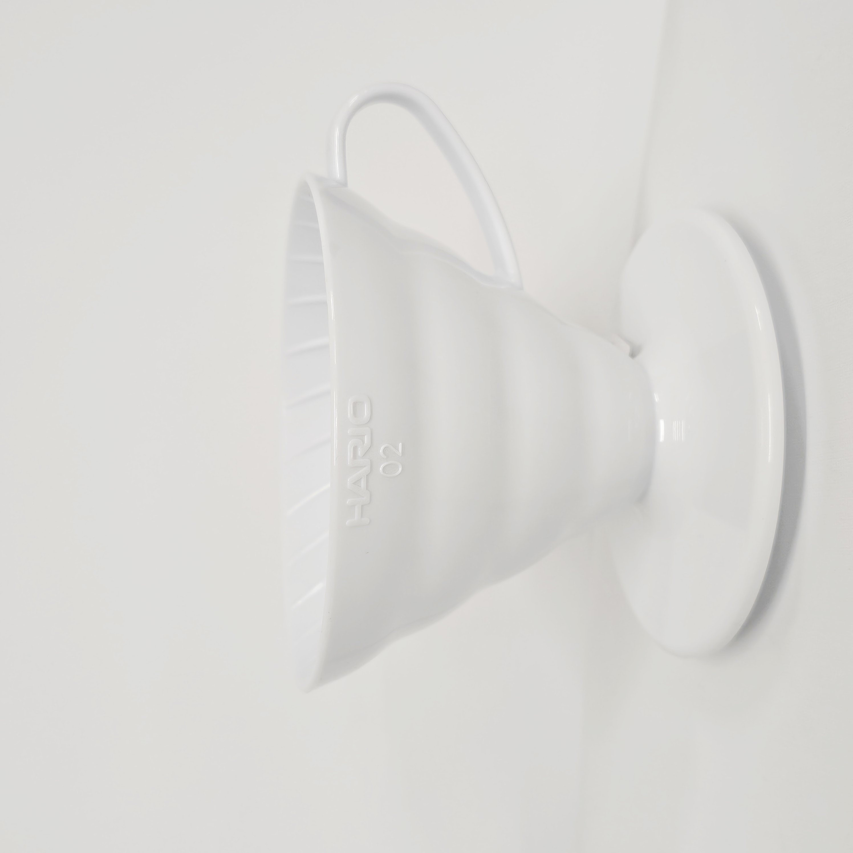 Hario plastový dripper na kávu V60-02 bílý